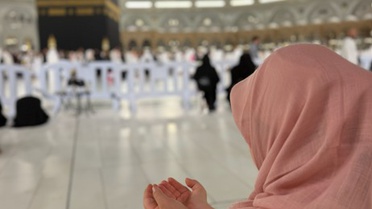 Rüyasında Kabe'yi gören Down sendromlu Hüma, hayırsever desteğiyle umreye gitti