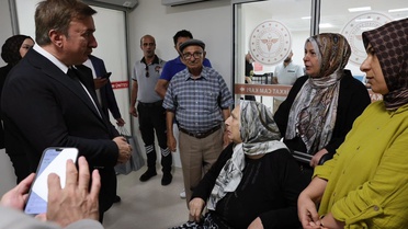 Erzincan Valisi Aydoğdu, Mengücek Gazi Hastanesi'nde hastalara geçmiş olsun diledi