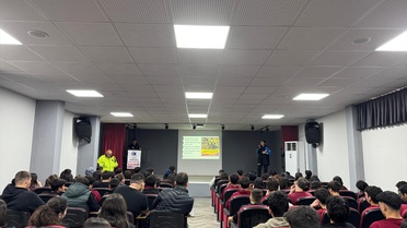 Gazipaşa'da öğrenci, kurye ve PTT çalışanlarına kask bilgilendirmesi yapıldı