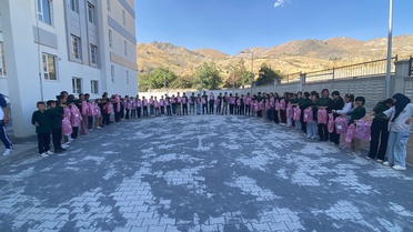 Hakkari'de Bağışlı köyündeki okulda 60 öğrenciye spor malzemesi desteği sağlandı