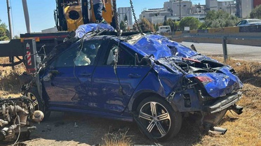 Kemalpaşa-İzmir yolunda otomobil akarsu havzasına uçtu, 1 kişi öldü, 2 kişi yaralandı