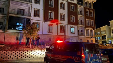 Manisa Kula'da balkondan düşen 17 yaşındaki kızda çok sayıda kırık tespit edildi
