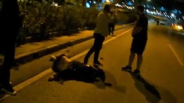 Motosiklet sürücüsünün kaza anı kamerada
