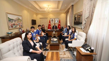 Rafting Türkiye şampiyonu Sarsala sporcuları Muğla Valisi Akbıyık'ı ziyaret etti