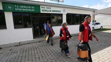 Muş Varto'da Gençlik Merkezi gönüllüleri, 15 yaşlının evini temizledi