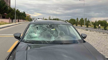 Niğde Sarıköprü'de otomobil ile elektrikli bisiklet çarpıştı, 1 kişi yaralandı