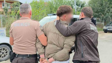 Akyazı'da 2 hırsızlık şüphelisi tutuklandı, biri savcıya tepki gösterdi