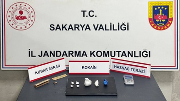 Sakarya'da jandarma operasyonunda 104 gram kokain ele geçirildi, 3 zanlı tutuklandı