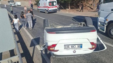 Siirt Baykan'da kontrolden çıkan otomobil şarampole devrilince 2 kişi yaralandı