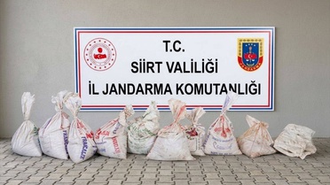 Siirt'te 300 kilogram fıstık çalan 3 şüpheli fabrikada suçüstü yakalandı