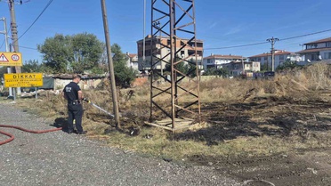 Tekirdağ Muratlı'da boş arsada çıkan yangın itfaiye ekiplerince büyümeden söndürüldü