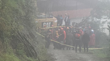 Trabzon Ortahisar'da çalışma sırasında heyelan oldu, toprak altındaki kişi aranıyor