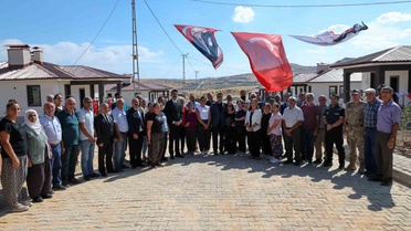 Tunceli Pertek'te 18 kırsal konutun anahtarları hak sahiplerine törenle verildi
