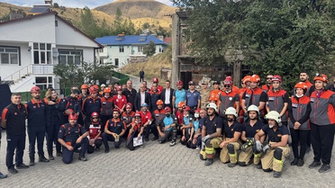 Tunceli Pülümür'de deprem tatbikatında 6,9'luk senaryoyla yaralı ambulansa taşındı