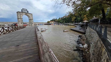 Zonguldak'ta taşkın suları limana çamur ve atık taşıdı, su çamur rengine döndü