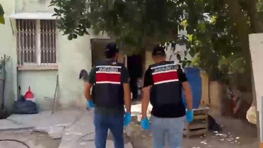 Adana Seyhan'da jandarma operasyonunda 1 ton 670 litre kaçak alkol ele geçirildi