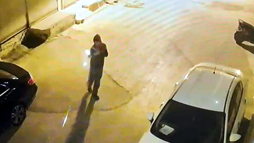 Adana Seyhan'da aynı ailenin araçlarına 2 gün üst üste ateş açan 2 şüpheli aranıyor