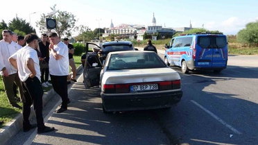 Antalya Manavgat'ta arkadan çarpan otomobildeki 1 kişi yaralandı