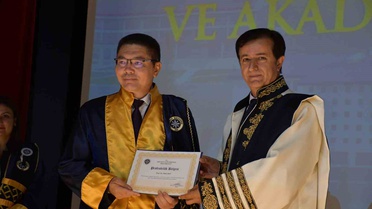Ardahan Üniversitesi'nde açılış dersini Çanakkale Üniversitesi Rektörü Erenoğlu verdi