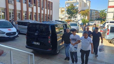 Aydın Efeler'de pompalı tüfekle gezen 2 şüpheli ve bağlantılı 1 kişi adliyeye sevk edildi