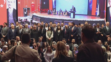 Bakan Tekin, 1416 bursuyla gidenlerin Türkiye'yi yüz akıyla temsil ettiğini söyledi