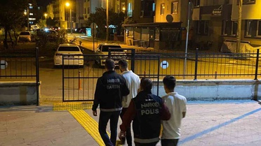 Bartın'da uyuşturucu operasyonunda adliyeye sevk edilen 3 şüpheliden 2'si tutuklandı