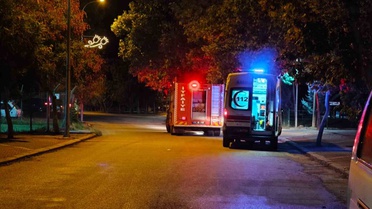 Bilecik Osmaneli'de nehre düşen kişiyi ekipler, devrilen ağaca rağmen kurtardı