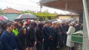 Bilecik'te kalp krizi geçiren okul müdürü Sadefoğlu sağanak altında toprağa verildi