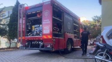 Bursa Mudanya'da apartman garajındaki odun yangını sakinlerin müdahalesiyle söndü