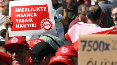 DİSK, AYM eyleminde intihar eden emekli polis için emekli aylığı artışı istedi