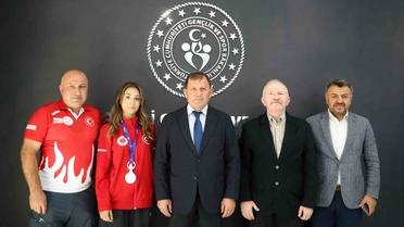 Kayseri Gençlik ve Spor İl Müdürü Kabakcı, dünya ikincisi Yılmazer'i tebrik etti