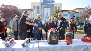 Düzce Valisi Makas, Kızılelma Derneğine malzeme desteği töreninde teşekkür etti