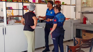 Efeler Belediyesi okul kantinlerinde denetim yaptı, uymayanlara ihtarname verdi.