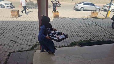 Elazığ'da dilenci operasyonunda seyyar satıcı kılığındaki şahsın parasına el konuldu