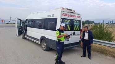 Gümüşhacıköy'de jandarma okul servislerini denetledi, denetimler yıl boyu sürecek