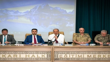 Hakkari'de 2026-2027 eğitim yılı okul güvenliği toplantısı Vali başkanlığında yapıldı