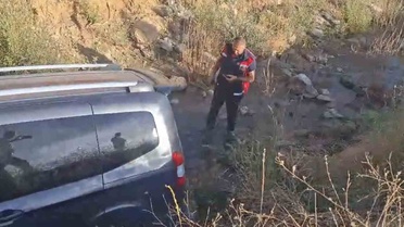 Hakkari'de Yüksekova-Van karayolunda hafif ticari araçlar çarpıştı, 4 kişi yaralandı