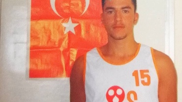 Hasan Aksoyak, 40. aktif sezonunda oyuncu ve başantrenör olarak devam ediyor