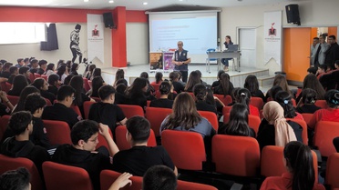 Siber Suçlarla Mücadele ekipleri, Kars'ta 120 öğrenciye farkındalık eğitimi verdi