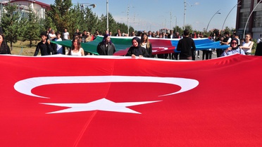 Kars'ta Karabağ şehitleri için 'İki Devlet Tek Yürek' yürüyüşü
