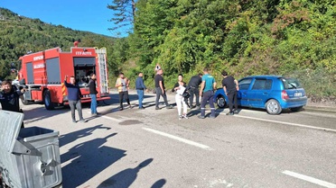 Kastamonu Şenpazar'da otomobilin motorunda çıkan yangını itfaiye söndürdü
