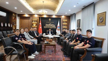 ABD'de dünya birincisi olan GÖKTİM KartalAir takımını Kayseri Valisi Çiçek ağırladı