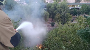 Hatay Kırıkhan'da bahçe yangını itfaiyenin müdahalesiyle kontrol altına alındı