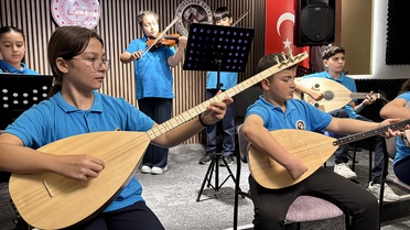Kırşehir'de gençler Neşet Ertaş'ın türkülerini söyleyerek bozlak kültürünü yaşatıyor
