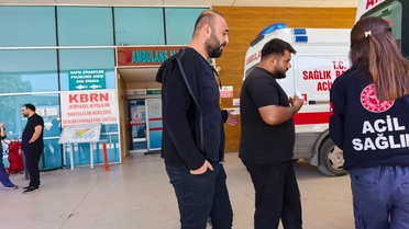 Kopan parmağı buz dolu poşetle hastaneye götürüldü