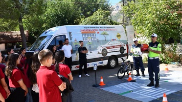 Köyceğiz'de Jandarma Trafik ekipleri Otmanlar İlkokulu'nda trafik eğitimi verdi