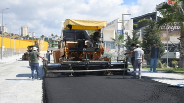 Kuşadası Belediyesi'nin yol yapım ve bakım çalışmaları 68 noktada yürütüldü