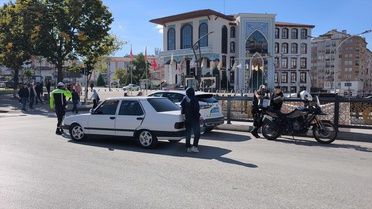 Kütahya'da ehliyetsiz kişiye 221 bin lira ceza kesildi, araç 30 gün men edildi