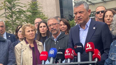 Sıhhiye'ye gelen Özgür Özel'in 103 kişinin öldüğü 10 Ekim davasında konuşması bekleniyor.