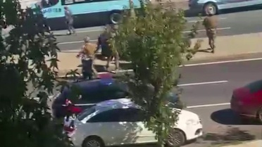 Elinde bıçakla gezen şahıs Pendik'te özel harekat ekiplerince etkisiz hale getirildi